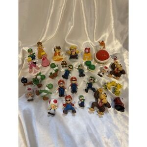Lot of 34 Super Mario Bros Figurines donkey kong Princess Peach Luigi